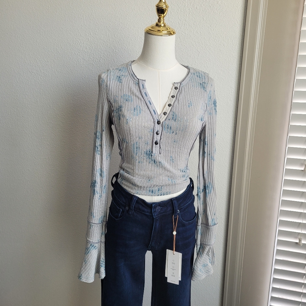 Free People Layer Me Henley in Grey Combo Floral Top Size XS Bell Sleeves
